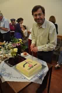 Robert Parker cuts anniversary cake