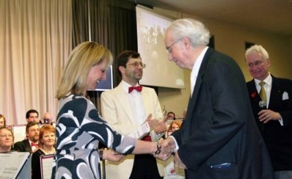 Nottingham Concert Band presents cheque